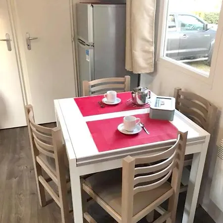 Paisible A Avec Piscine Partagee *