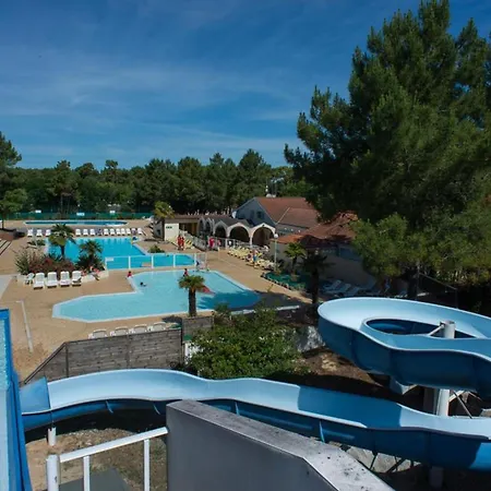 Paisible A Avec Piscine Partagee