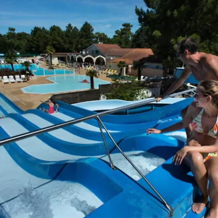 Paisible A Avec Piscine Partagee Ferienhaus