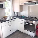 Paisible A Avec Piscine Partagee Vakantiehuis