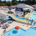 Paisible A Avec Piscine Partagee Vakantiehuis