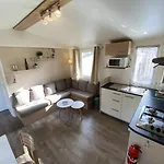 Paisible A Avec Piscine Partagee Vakantiehuis *