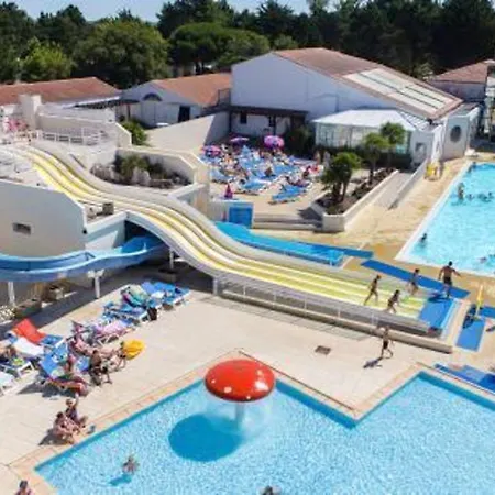 Paisible A Avec Piscine Partagee Holiday home