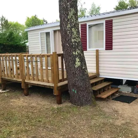 Paisible A Avec Piscine Partagee 度假居