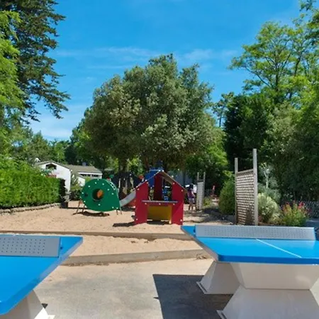 Paisible A Avec Piscine Partagee