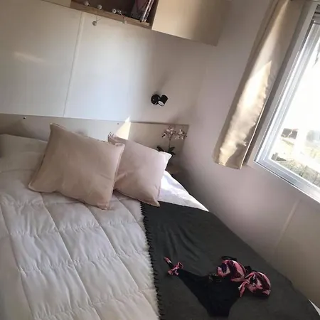 Paisible A Avec Piscine Partagee Dom wakacyjny *
