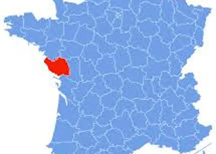 Paisible A Avec Piscine Partagee 度假居 *